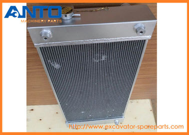 Le radiateur de cas s'appliquent pour des pièces de moteur d'excavatrice du cas CX210B avec 6 mois de garantie